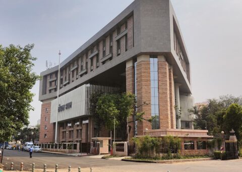 Mitigating Air Quality Crisis: Regenerative Architecture as a Way Forward